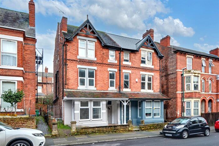 4 Bedroom Semi Detached House For Sale In Burford Road, Nottingham, NG7