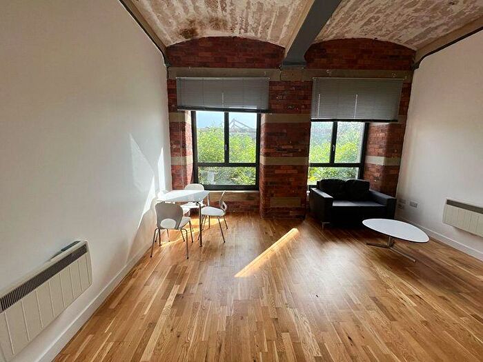 1 Bedroom Flat To Rent In Lilycroft Road, Bradford, BD9