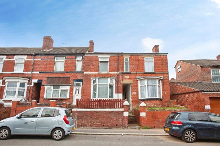 3 Bedroom Semi-Detached House For Sale In Warwick Street, Rotherham, S60