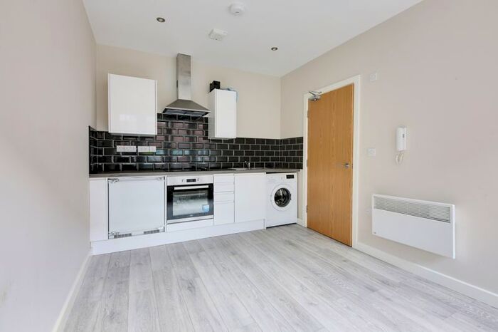 1 Bedroom Flat To Rent In East Lane, Runcorn, WA7
