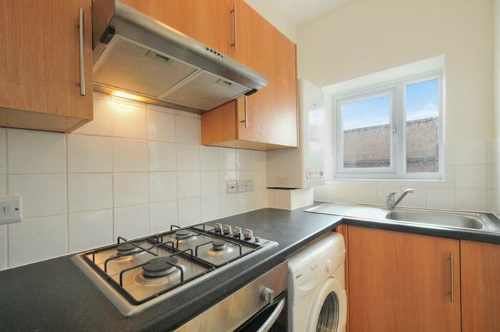 Flat To Rent In Mount View Road London, N4