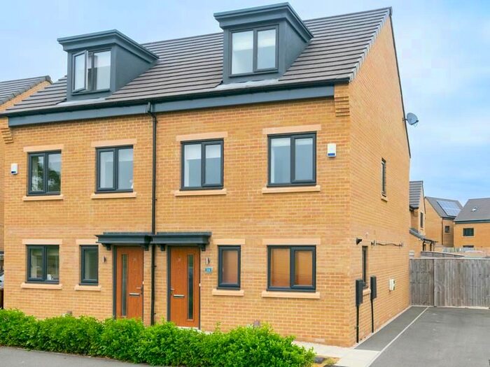 4 Bedroom Property To Rent In Laburnum Gardens, Seacroft, Leeds, LS14