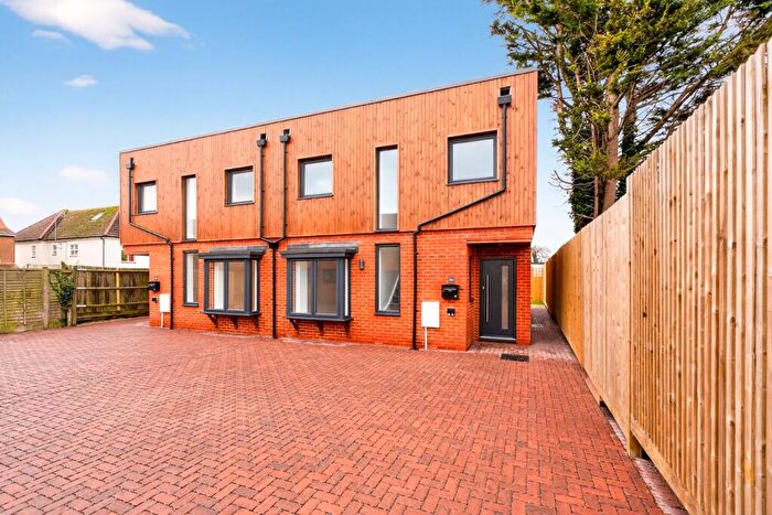 4 Bedroom Semi-Detached House For Sale In Pavilion Road, Worthing, BN14