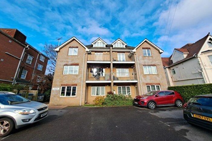 2 Bedroom Flat To Rent In Florence Road, Bournemouth, BH5