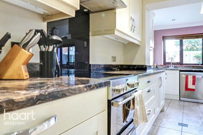 4 Bedroom Link Detached House For Sale In Keys Farm, Mattishall, NR20