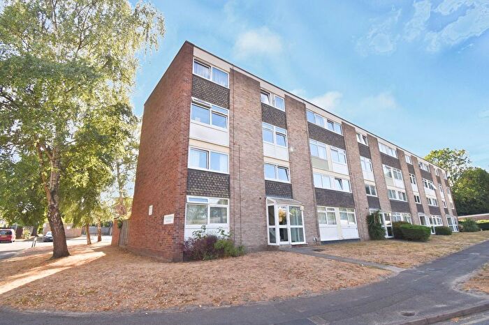 2 Bedroom Maisonette For Sale In St Vincent Road, Walton-On-Thames, KT12