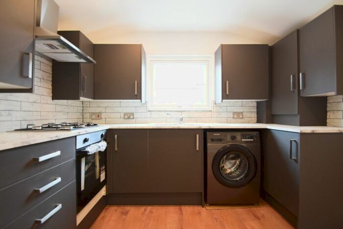 4 Bedroom Flat To Rent In Plasnewydd Road, Roath, CF24