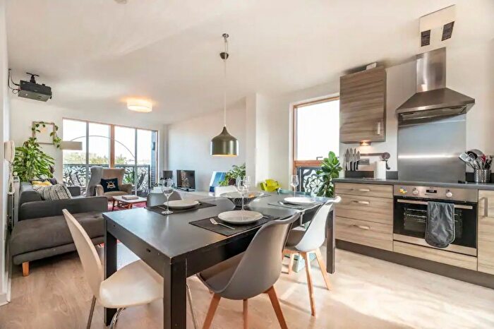 3 Bedroom Flat To Rent In Pitfield Street, Hoxton, N1