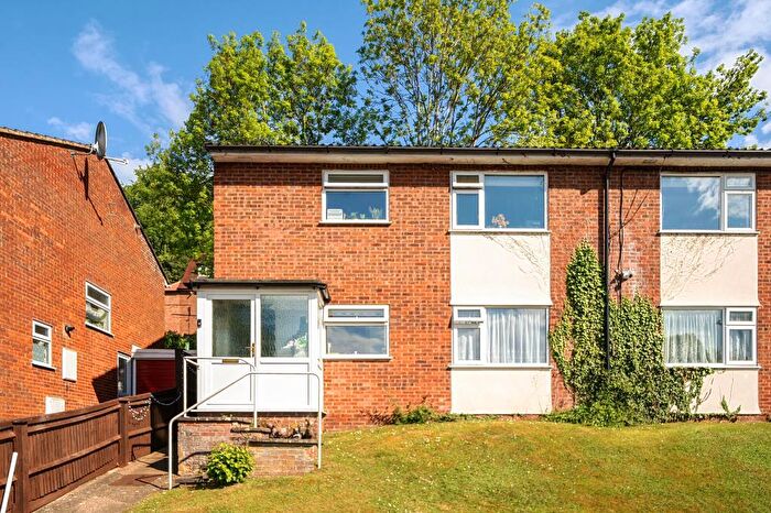 2 Bedroom Maisonette For Sale In Milldun Way, High Wycombe, Buckinghamshire, HP12