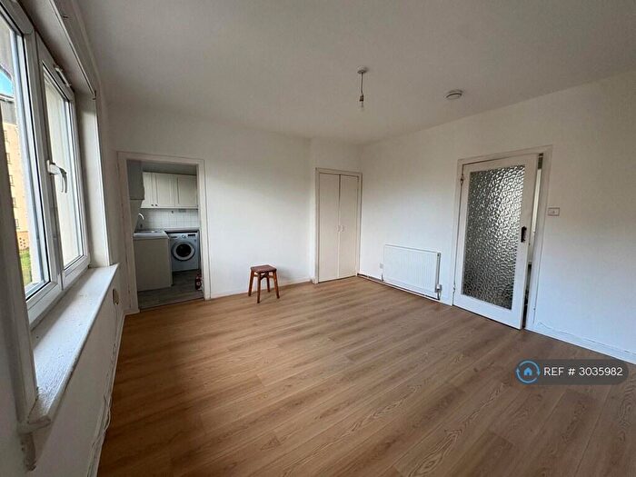 2 Bedroom Flat To Rent In Lochend Park, Edinburgh, EH7