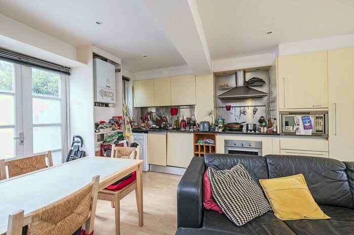 2 Bedroom House To Rent In Independent Place, Hackney, London, E8