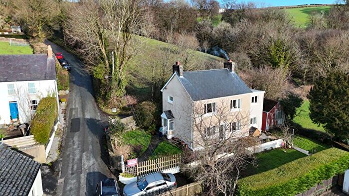 3 Bedroom Detached House For Sale In Ffynnonddrain, Carmarthen, SA33