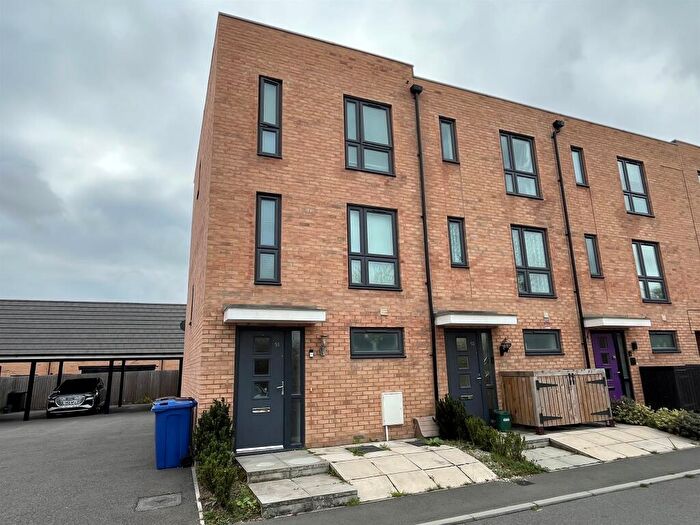 4 Bedroom Town House For Sale In Brookfield Drive, Stanford-Le-Hope, SS17