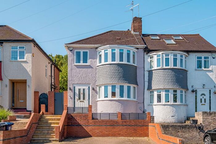 3 Bedroom Semi Detached House For Sale In Church Hill Road, Barnet, EN4