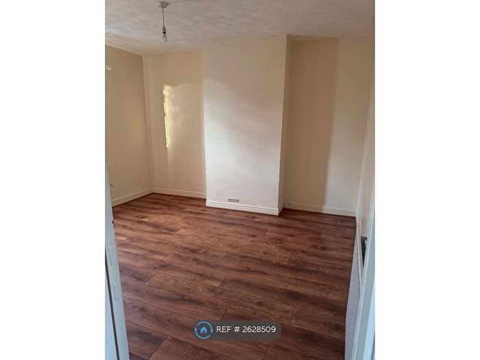 3 Bedroom Terraced House To Rent In Caulfield Road, Swindon, SN2