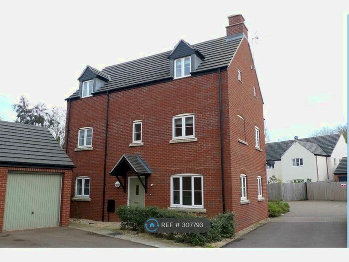 4 Bedroom Semi-Detached House To Rent In Bradestones Way, Eastington, GL10