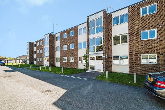 2 Bedroom Flat For Sale In Chaplaincy Gardens, Hornchurch, RM11