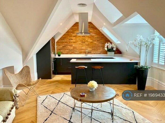 2 Bedroom Penthouse To Rent In Leverton, Weybridge, KT13