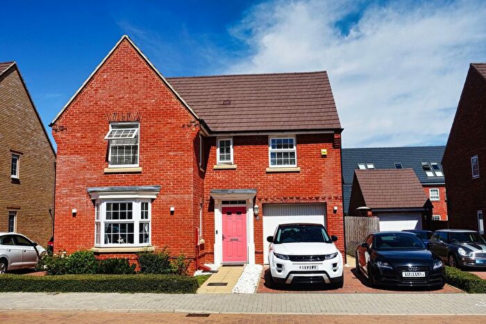 4 Bedroom Detached House To Rent In Lamport Crescent, Brooklands, Milton Keynes, MK10