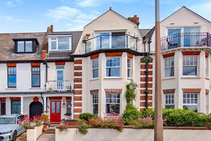 1 Bedroom Apartment For Sale In Grand Parade, Leigh-on-Sea, SS9