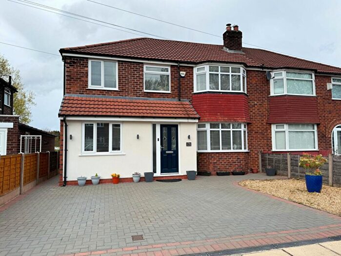 4 Bedroom Semi-Detached House For Sale In Glebelands Road, Sale, M33