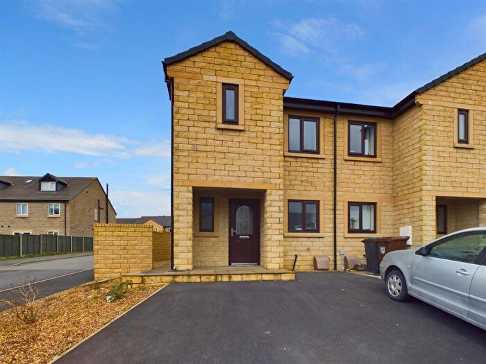 4 Bedroom Semi-Detached House For Sale In The Meadows, Dove Holes, SK17