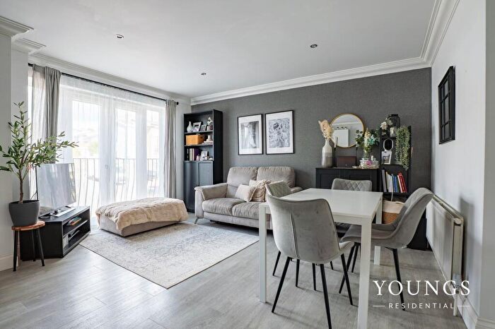 2 Bedroom Flat For Sale In Meadow Rise, Christopher Martin Place Meadow Rise, CM11