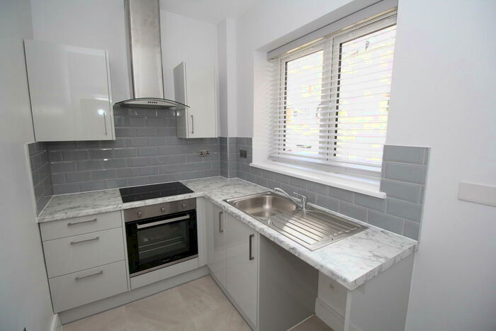 1 Bedroom Ground Maisonette To Rent In Raven Square, Alton, Hampshire, GU34