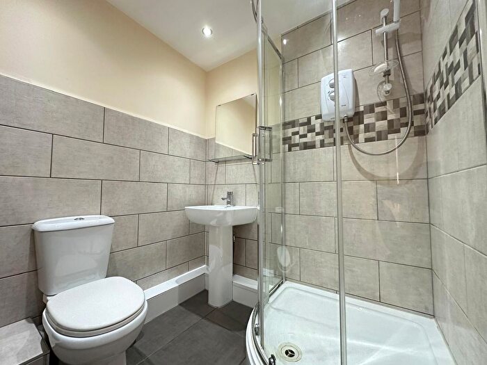 1 Bedroom Flat To Rent In Chapeltown Road, Leeds, West Yorkshire, LS7