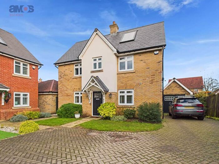 3 Bedroom Detached House For Sale In Beehive Lane, Hawkwell, Hockley, Essex, SS5