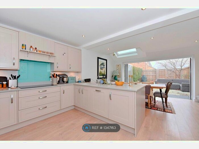 3 Bedroom End Of Terrace House To Rent In Horseshoe Crescent, Beaconsfield, HP9