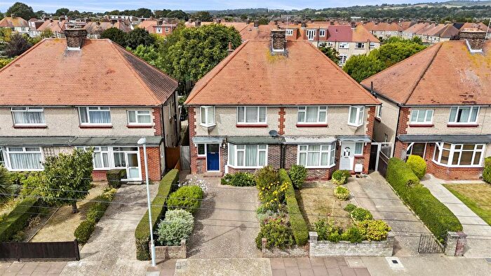 3 Bedroom Semi-Detached House For Sale In Sheridan Road, Worthing, BN14