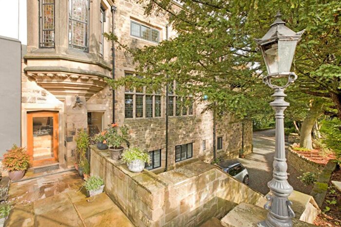 2 Bedroom Apartment For Sale In St Johns, Queens Road, Ilkley, LS29