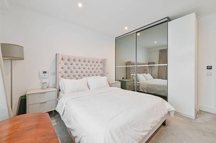 2 Bedroom Flat For Sale In Market Road, Caledonian Road, London, N7