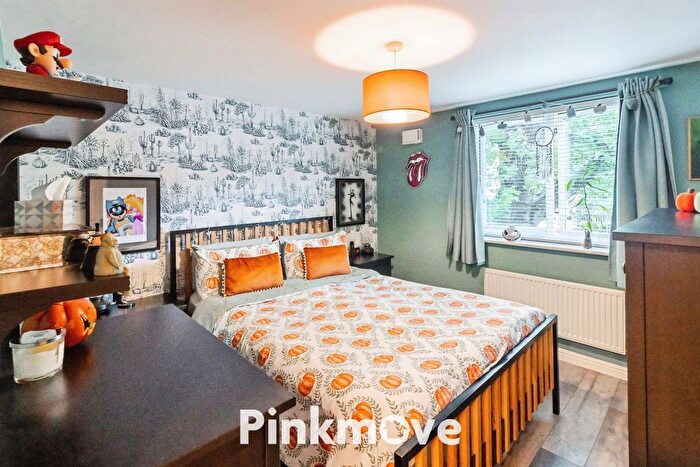 2 Bedroom Flat For Sale In Golden Mile View, Newport, NP20