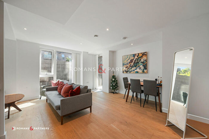 1 Bedroom Apartment To Rent In Emerson Court, Kings Cross, N1