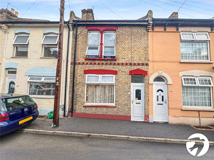 3 Bedroom Terraced House For Sale In Salisbury Road, Chatham, Kent, ME4