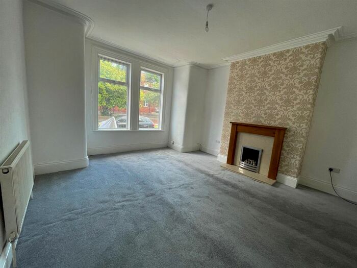1 Bedroom Flat To Rent In Healdfield Road, Castleford, WF10