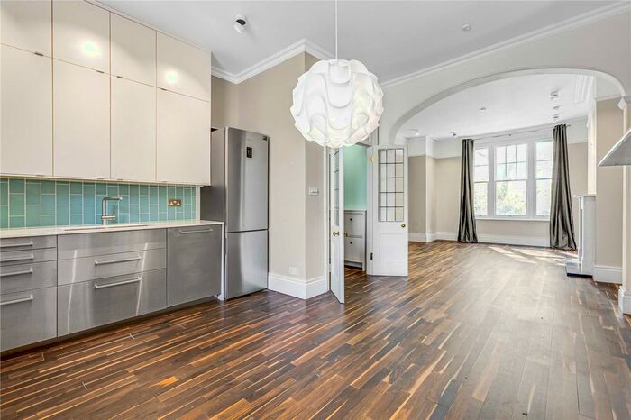 3 Bedroom Flat To Rent In Bishops Park Road, London, SW6