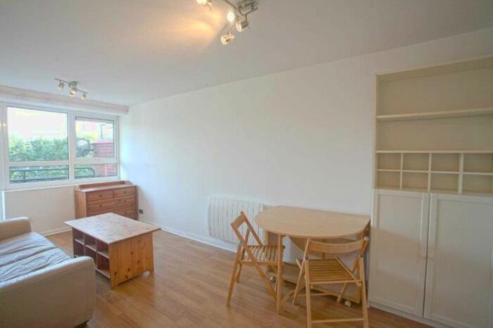 1 Bedroom Flat To Rent In Goulden House, Battersea, SW11