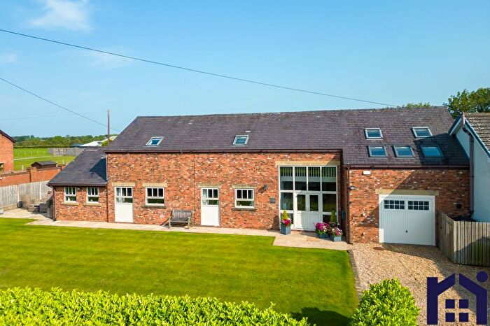 4 Bedroom Barn Conversion For Sale In Doles Lane, Bretherton, PR26
