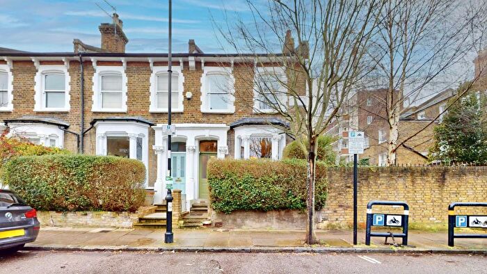 3 Bedroom Property For Sale In Dresden Road, Whitehall Park, N19
