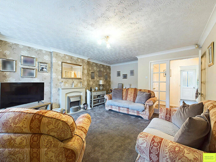 4 Bedroom Detached House For Sale In Staffa Drive, Tibshelf, DE55