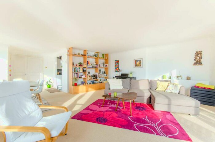 2 Bedroom Flat To Rent In Cumberland Mills Square, Isle Of Dogs, London, E14