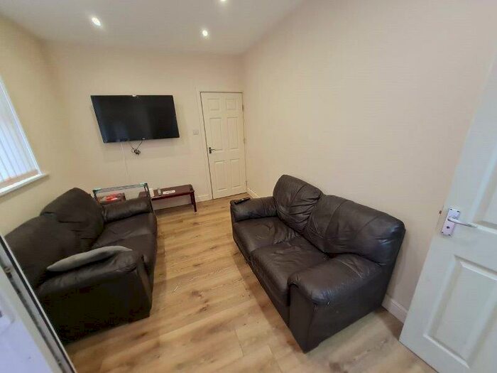 5 Bedroom House Of Multiple Occupation To Rent In Furness Road, Manchester, Greater Manchester, M14