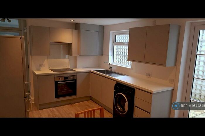2 Bedroom Flat To Rent In Balham, London, SW12