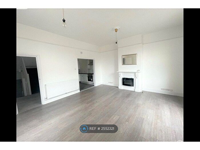 2 Bedroom Flat To Rent In Kent House Road, Beckenham, BR3