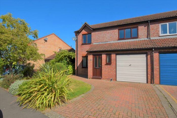 3 Bedroom Semi-Detached House To Rent In Meadowsweet, Stamford, PE9