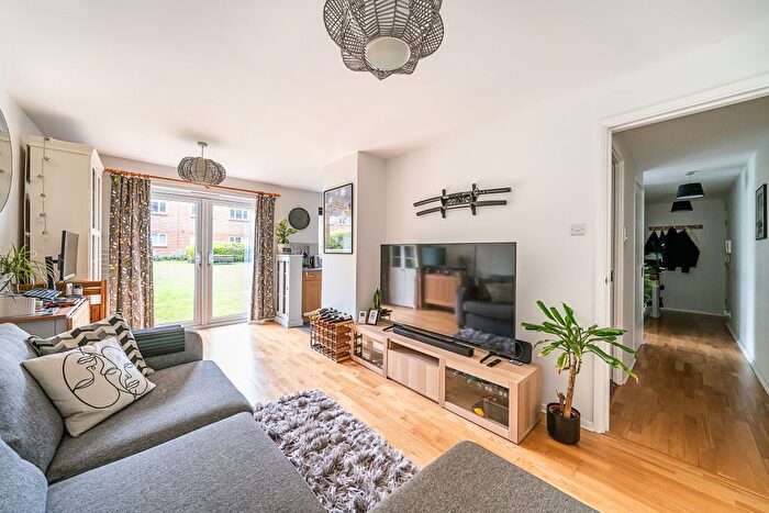 2 Bedroom Flat For Sale In Barnfield Close, London, SW17