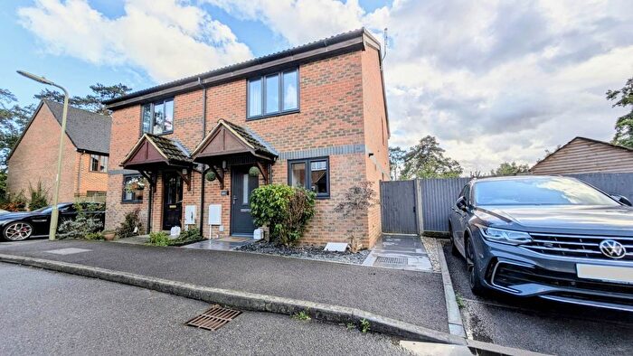 2 Bedroom Semi-detached House For Sale In Morse Close, Whitehill, Hampshire, GU35